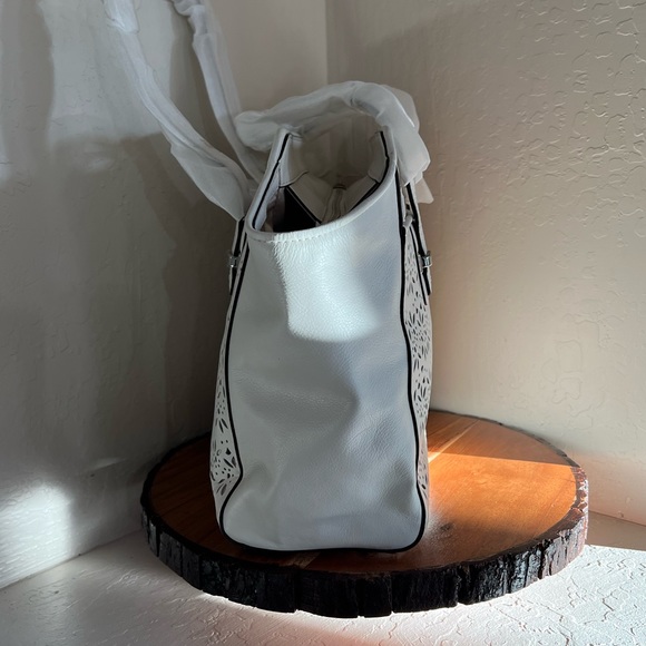 NWT TAYLOR EYELET LEATHER CARRYALL (COACH F27391) - Picture 4 of 13